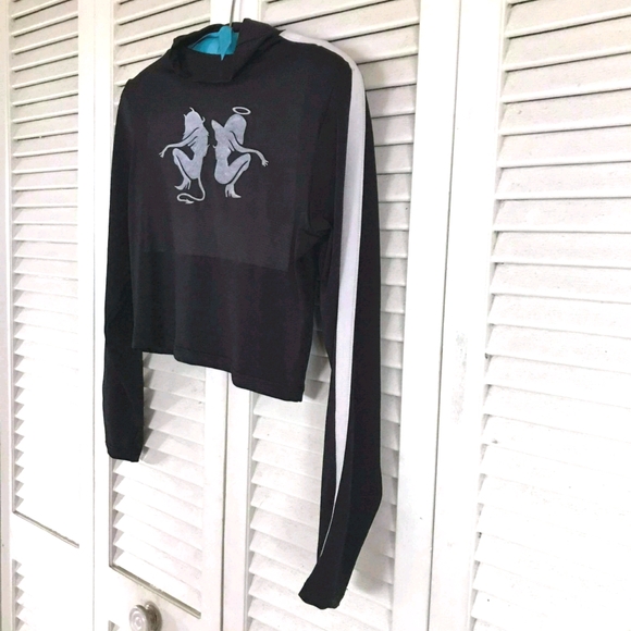 Black Crop Top Turtleneck witb white stripe M - Picture 3 of 11